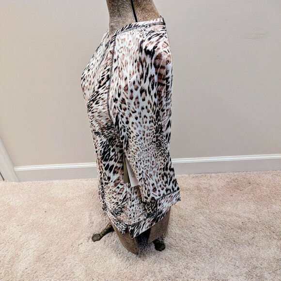 Weekends by Chicos Leopard Scoop Haglan Top  LS Size 1 - Picture 2 of 6